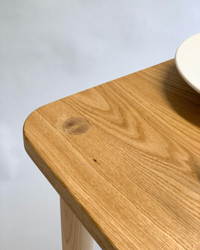 oak table A table made of oak designed and constructed by Liam Barwick